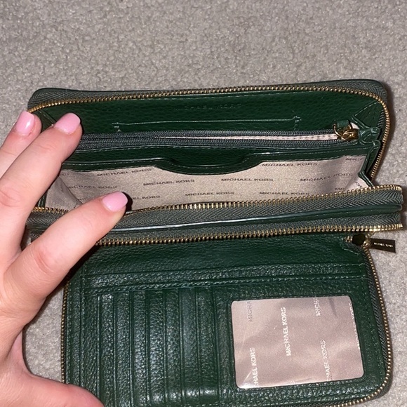 Michael Kors, wristlet/wallet - Picture 3 of 3